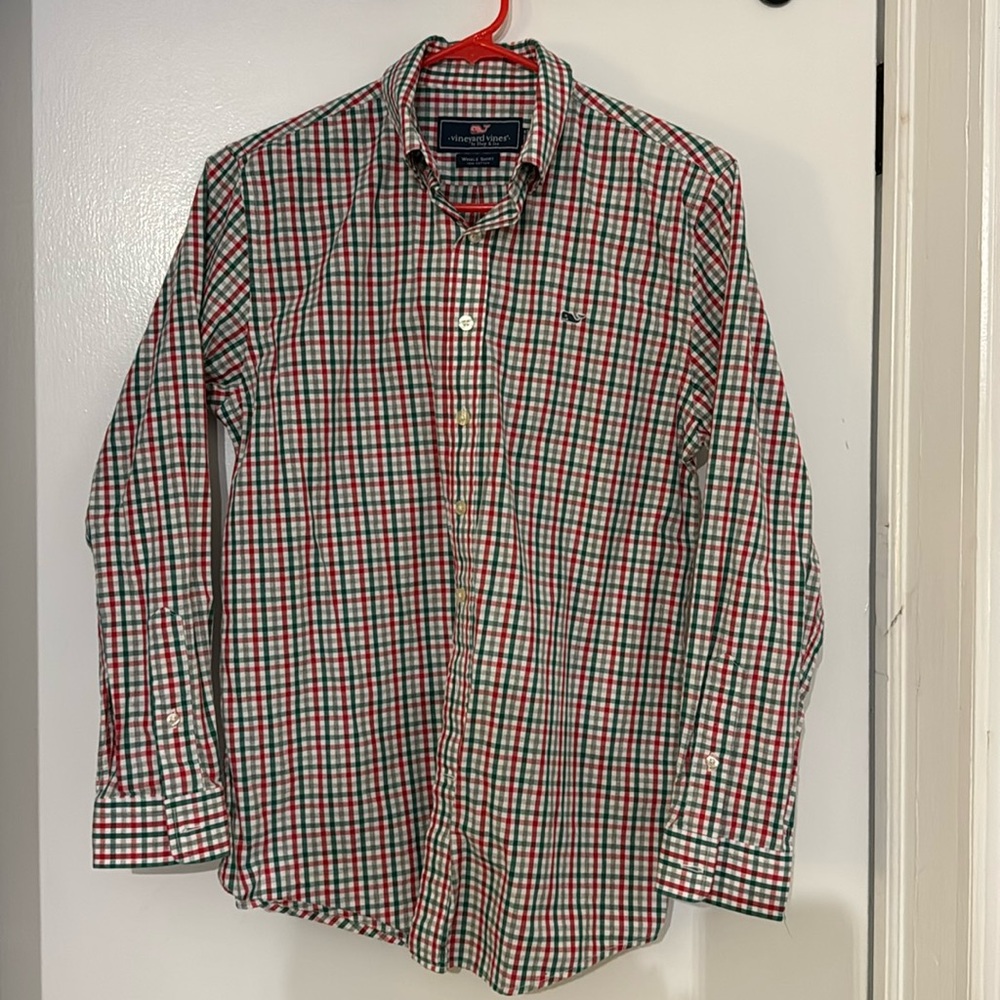 Vineyard Vines boys large Whale Shirt in holiday green and red